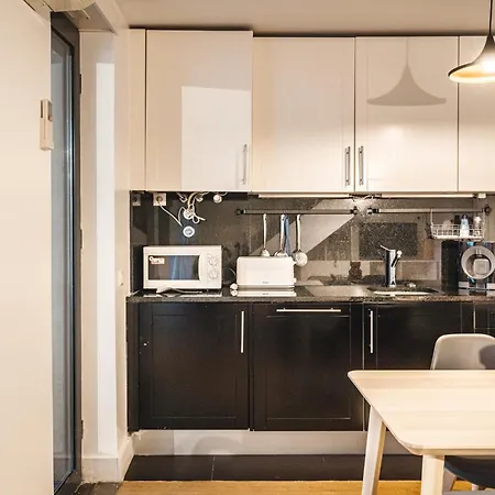 Apartment Akicity Amoreiras Moon Lisbon